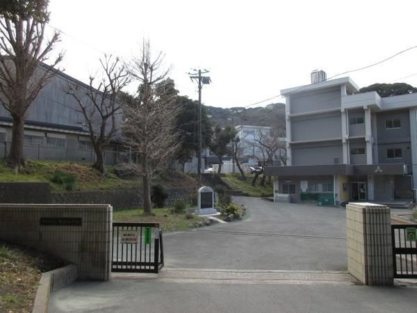 　横須賀市立馬堀中学校（中学校）／2267m　