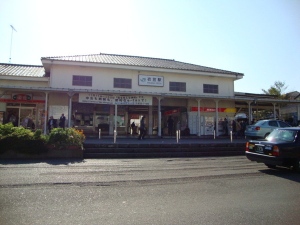 　衣笠駅(JR 横須賀線)（駅）／931m　