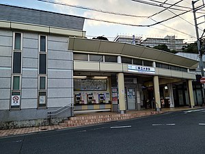 　県立大学駅(京急 本線)（駅）／525m　