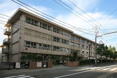 　横須賀市立常葉中学校（中学校）／1845m　