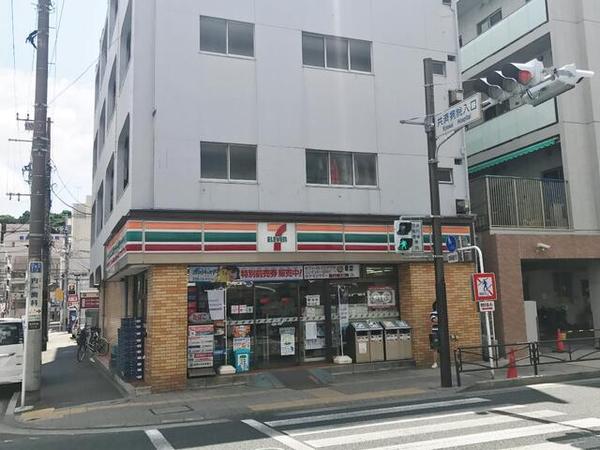　セブンイレブン横須賀米が浜店（コンビニ）／147m　