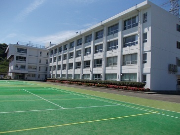 　横須賀市立岩戸中学校（中学校）／965m　