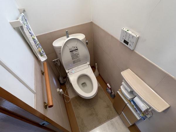 　トイレ　自動洗浄付き高機能トイレ！